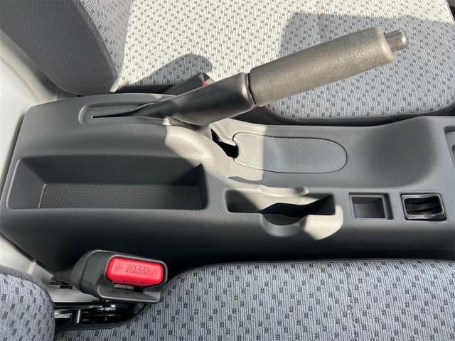 キャリイトラック KC 4WD AT 衝突被害軽減システム クリアランスソナー レーンアシスト アイドリングストップ オートライト ABS ESC エアコン パワーステアリング パワーウィンドウ 運転席エアバッグ(37枚目)