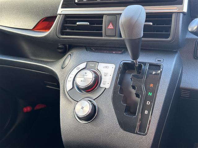 シエンタ ハイブリッドX ドライブレコーダー ETC バックカメラ ナビ TV 両側スライド・片側電動 オートライト スマートキー アイドリングストップ 電動格納ミラー 3列シート CVT CD(6枚目)