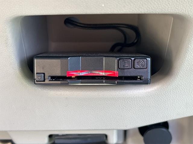 今では必需品のＥＴＣも付いております。高速道路での出入りもスムーズ。渋滞緩和にもなりエコにも繋がります。