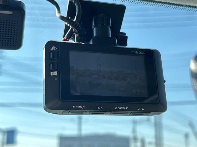 キューブ １５Ｘ　ドライブレコーダー　ＥＴＣ　ナビ　ＴＶ　スマートキー　アイドリングストップ　電動格納ミラー　ベンチシート　ＣＶＴ　ＣＤ　ＵＳＢ　Ｂｌｕｅｔｏｏｔｈ　盗難防止システム　衝突安全ボディ　ＡＢＳ　ＥＳＣ（9枚目）