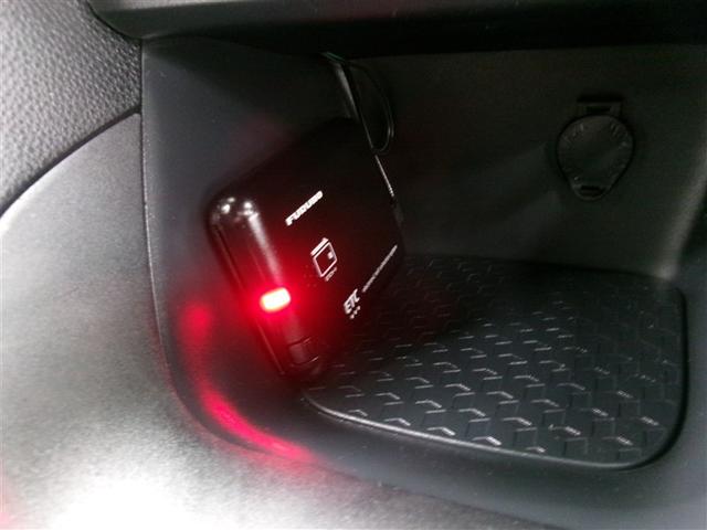 ヤリス X ETC バックカメラ ナビ レーンアシスト 衝突被害軽減システム オートマチックハイビーム オートライト スマートキー 電動格納ミラー CVT 盗難防止システム 衝突安全ボディ(12枚目)