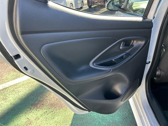 ヤリス X ETC バックカメラ ナビ レーンアシスト 衝突被害軽減システム オートマチックハイビーム オートライト スマートキー 電動格納ミラー CVT 盗難防止システム 衝突安全ボディ(31枚目)