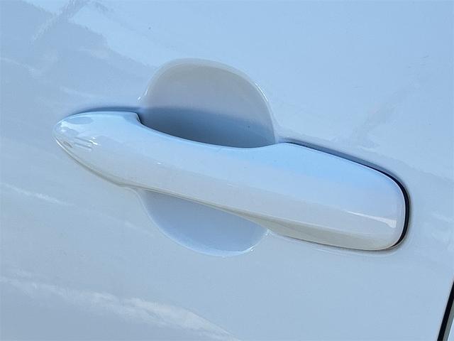 ヤリス X ETC バックカメラ ナビ レーンアシスト 衝突被害軽減システム オートマチックハイビーム オートライト スマートキー 電動格納ミラー CVT 盗難防止システム 衝突安全ボディ(32枚目)