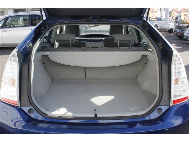 プリウス Ｓ　Ｂモニタ－　ナビ　デュアルエアバック　エアＢ　ＡＵＴＯエアコン　アルミホイール　ＡＢＳ　サイドエアバッグ　パワーステアリング　パワーウィンドウ　メモリーナビゲーション（19枚目）