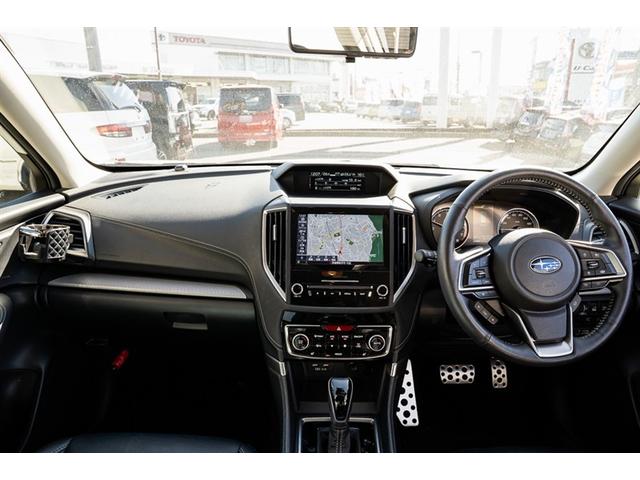 フォレスター プレミアム 衝突軽減B 横滑り防止 盗難防止装置 AUX アイドリングストップ付 ドライブレコーダ エアバッグ 電動パワーシート LEDライト ETC車載器 黒革シート メモリーナビ クルコン DVD再生 4WD(5枚目)