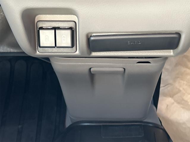 エブリイ ＰＣ　両側スライドドア　クリアランスソナー　レーンアシスト　衝突被害軽減システム　オートライト　ＬＥＤヘッドランプ　キーレスエントリー　アイドリングストップ　電動格納ミラー　シートヒーター　ＣＶＴ（7枚目）