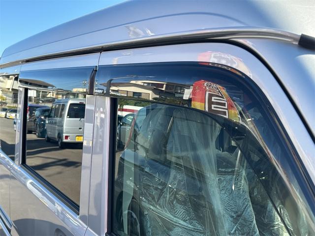 エブリイ ＰＣ　両側スライドドア　クリアランスソナー　レーンアシスト　衝突被害軽減システム　オートライト　ＬＥＤヘッドランプ　キーレスエントリー　アイドリングストップ　電動格納ミラー　シートヒーター　ＣＶＴ（17枚目）