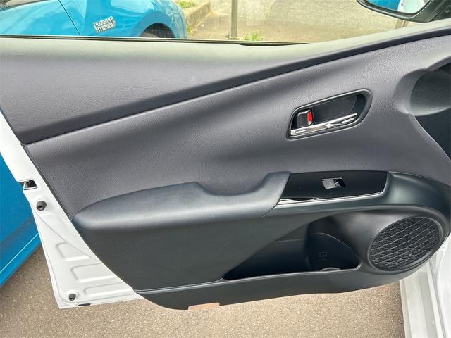 プリウス Ｓツーリングセレクション・ブラックエディション　ＥＴＣ　クリアランスソナー　レーンアシスト　オートクルーズコントロール　衝突被害軽減システム　全周囲カメラ　ナビ　アルミホイール　オートマチックハイビーム　オートライト　ＬＥＤヘッドランプ　ＣＶＴ（32枚目）