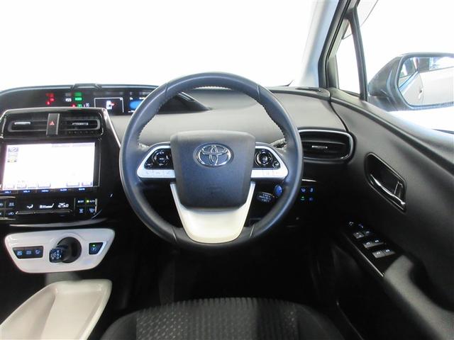 プリウス Ａ　ＬＥＤヘットライト　プリクラッシュ　カーテンエアバック　助手席エアバック　ＡＷ　ナビ　パワーステアリング　パワーウィンドウ　ＡＢＳ　メモリ－ナビ　バックモニタ　運転席エアバック（4枚目）