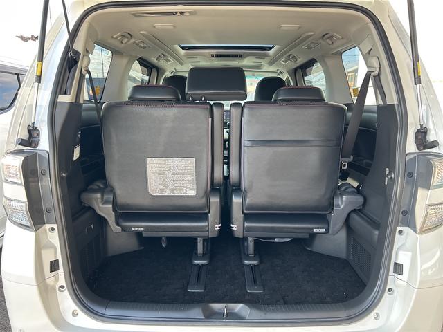 ヴェルファイア ２．４Ｚ　ゴールデンアイズＩＩ　ＥＴＣ　全周囲カメラ　ナビ　ＴＶ　クリアランスソナー　オートクルーズコントロール　両側電動スライドドア　オートライト　ＨＩＤ　サンルーフ　電動リアゲート　スマートキー　電動格納ミラー　後席モニター（31枚目）