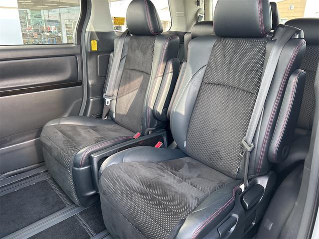 ヴェルファイア ２．４Ｚ　ゴールデンアイズＩＩ　ＥＴＣ　全周囲カメラ　ナビ　ＴＶ　クリアランスソナー　オートクルーズコントロール　両側電動スライドドア　オートライト　ＨＩＤ　サンルーフ　電動リアゲート　スマートキー　電動格納ミラー　後席モニター（35枚目）