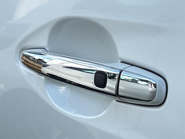 ヴェルファイア ２．４Ｚ　ゴールデンアイズＩＩ　ＥＴＣ　全周囲カメラ　ナビ　ＴＶ　クリアランスソナー　オートクルーズコントロール　両側電動スライドドア　オートライト　ＨＩＤ　サンルーフ　電動リアゲート　スマートキー　電動格納ミラー　後席モニター（37枚目）