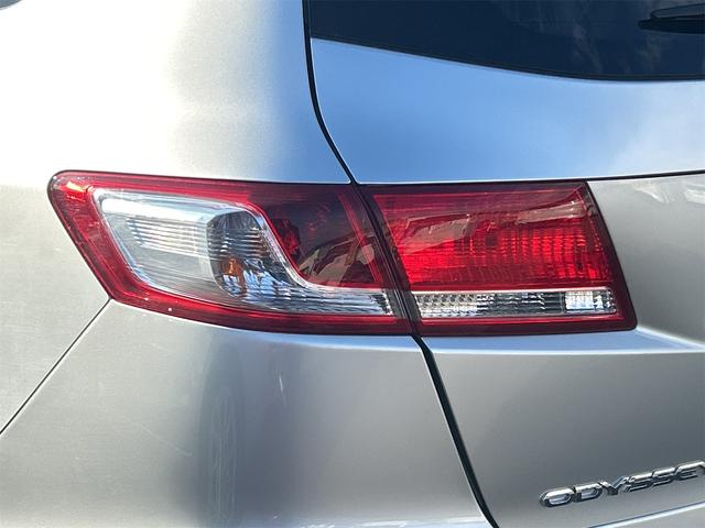 オデッセイ アブソルート　ＥＴＣ　バックカメラ　ナビ　オートクルーズコントロール　オートライト　ＨＩＤ　キーレスエントリー　電動格納ミラー　３列シート　ＡＴ　アルミホイール　ＣＤ　ＤＶＤ再生　ＵＳＢ　Ｂｌｕｅｔｏｏｔｈ（24枚目）