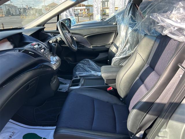 オデッセイ アブソルート　ＥＴＣ　バックカメラ　ナビ　オートクルーズコントロール　オートライト　ＨＩＤ　キーレスエントリー　電動格納ミラー　３列シート　ＡＴ　アルミホイール　ＣＤ　ＤＶＤ再生　ＵＳＢ　Ｂｌｕｅｔｏｏｔｈ（35枚目）