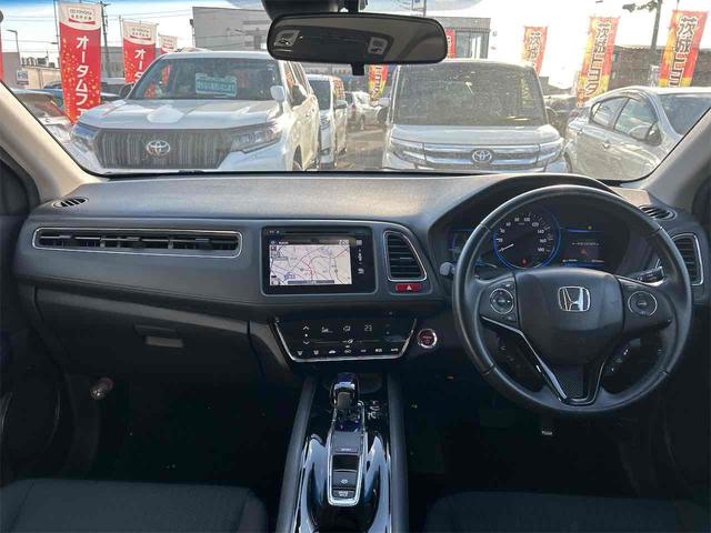 ヴェゼル ハイブリッドＸ　ＥＴＣ　バックカメラ　オートクルーズコントロール　衝突被害軽減システム　ナビ　オートライト　ＬＥＤヘッドランプ　アルミホイール　スマートキー　電動格納ミラー　ＡＴ　盗難防止システム　衝突安全ボディ（2枚目）