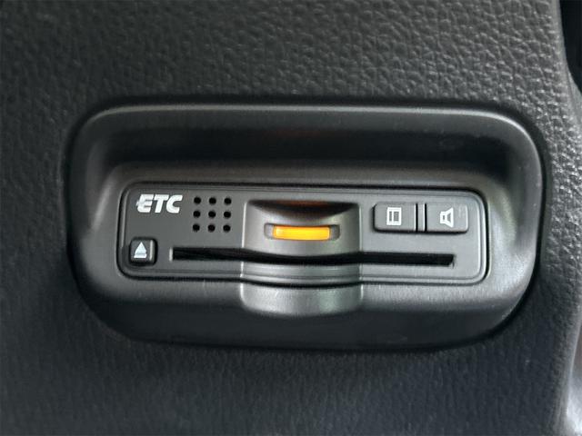 ヴェゼル ハイブリッドＸ　ＥＴＣ　バックカメラ　オートクルーズコントロール　衝突被害軽減システム　ナビ　オートライト　ＬＥＤヘッドランプ　アルミホイール　スマートキー　電動格納ミラー　ＡＴ　盗難防止システム　衝突安全ボディ（10枚目）