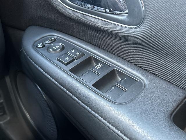 ヴェゼル ハイブリッドＸ　ＥＴＣ　バックカメラ　オートクルーズコントロール　衝突被害軽減システム　ナビ　オートライト　ＬＥＤヘッドランプ　アルミホイール　スマートキー　電動格納ミラー　ＡＴ　盗難防止システム　衝突安全ボディ（11枚目）