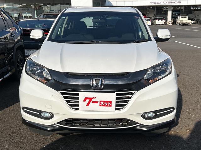 ヴェゼル ハイブリッドＸ　ＥＴＣ　バックカメラ　オートクルーズコントロール　衝突被害軽減システム　ナビ　オートライト　ＬＥＤヘッドランプ　アルミホイール　スマートキー　電動格納ミラー　ＡＴ　盗難防止システム　衝突安全ボディ（13枚目）