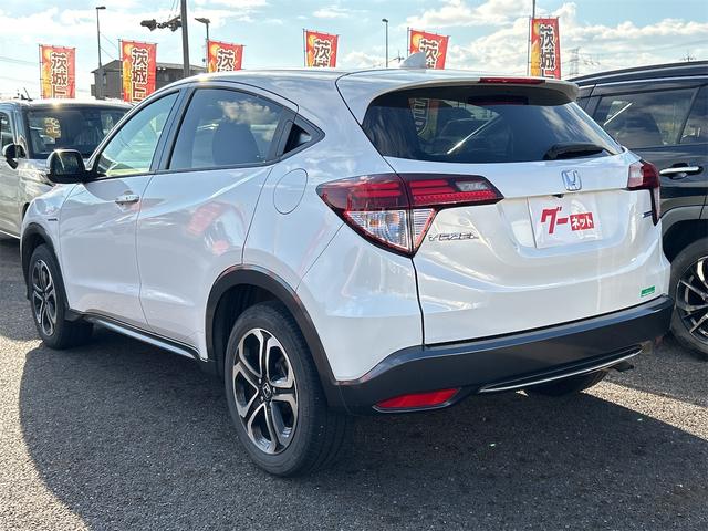 ヴェゼル ハイブリッドＸ　ＥＴＣ　バックカメラ　オートクルーズコントロール　衝突被害軽減システム　ナビ　オートライト　ＬＥＤヘッドランプ　アルミホイール　スマートキー　電動格納ミラー　ＡＴ　盗難防止システム　衝突安全ボディ（16枚目）