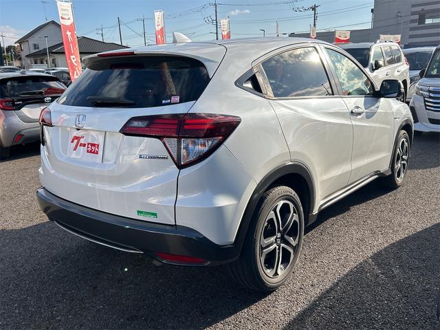 ヴェゼル ハイブリッドＸ　ＥＴＣ　バックカメラ　オートクルーズコントロール　衝突被害軽減システム　ナビ　オートライト　ＬＥＤヘッドランプ　アルミホイール　スマートキー　電動格納ミラー　ＡＴ　盗難防止システム　衝突安全ボディ（18枚目）