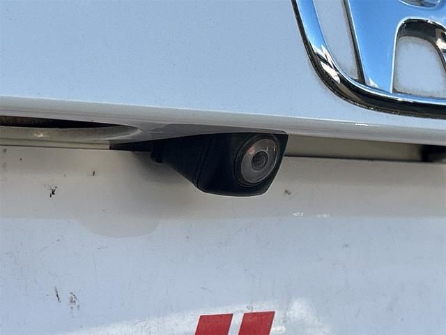 ヴェゼル ハイブリッドＸ　ＥＴＣ　バックカメラ　オートクルーズコントロール　衝突被害軽減システム　ナビ　オートライト　ＬＥＤヘッドランプ　アルミホイール　スマートキー　電動格納ミラー　ＡＴ　盗難防止システム　衝突安全ボディ（19枚目）