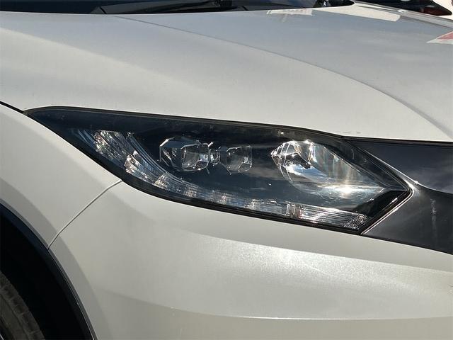 ヴェゼル ハイブリッドＸ　ＥＴＣ　バックカメラ　オートクルーズコントロール　衝突被害軽減システム　ナビ　オートライト　ＬＥＤヘッドランプ　アルミホイール　スマートキー　電動格納ミラー　ＡＴ　盗難防止システム　衝突安全ボディ（21枚目）