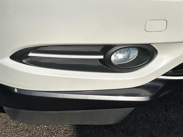 ヴェゼル ハイブリッドＸ　ＥＴＣ　バックカメラ　オートクルーズコントロール　衝突被害軽減システム　ナビ　オートライト　ＬＥＤヘッドランプ　アルミホイール　スマートキー　電動格納ミラー　ＡＴ　盗難防止システム　衝突安全ボディ（22枚目）