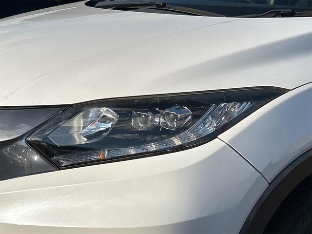 ヴェゼル ハイブリッドＸ　ＥＴＣ　バックカメラ　オートクルーズコントロール　衝突被害軽減システム　ナビ　オートライト　ＬＥＤヘッドランプ　アルミホイール　スマートキー　電動格納ミラー　ＡＴ　盗難防止システム　衝突安全ボディ（23枚目）