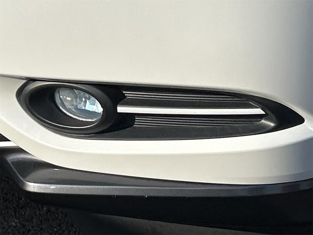 ヴェゼル ハイブリッドＸ　ＥＴＣ　バックカメラ　オートクルーズコントロール　衝突被害軽減システム　ナビ　オートライト　ＬＥＤヘッドランプ　アルミホイール　スマートキー　電動格納ミラー　ＡＴ　盗難防止システム　衝突安全ボディ（24枚目）