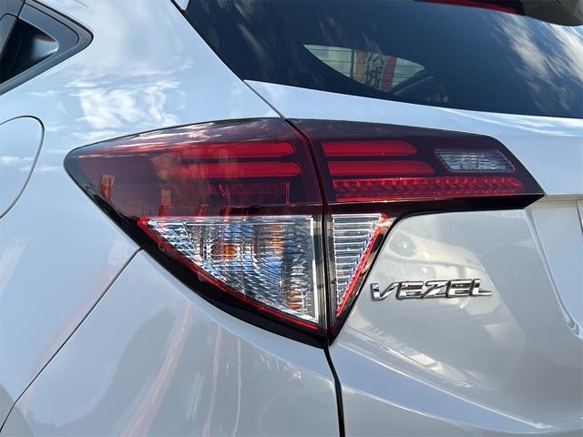 ヴェゼル ハイブリッドＸ　ＥＴＣ　バックカメラ　オートクルーズコントロール　衝突被害軽減システム　ナビ　オートライト　ＬＥＤヘッドランプ　アルミホイール　スマートキー　電動格納ミラー　ＡＴ　盗難防止システム　衝突安全ボディ（26枚目）