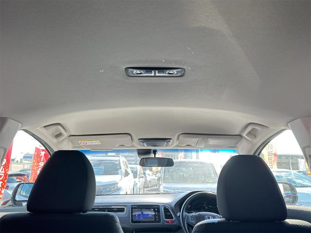 ヴェゼル ハイブリッドＸ　ＥＴＣ　バックカメラ　オートクルーズコントロール　衝突被害軽減システム　ナビ　オートライト　ＬＥＤヘッドランプ　アルミホイール　スマートキー　電動格納ミラー　ＡＴ　盗難防止システム　衝突安全ボディ（29枚目）