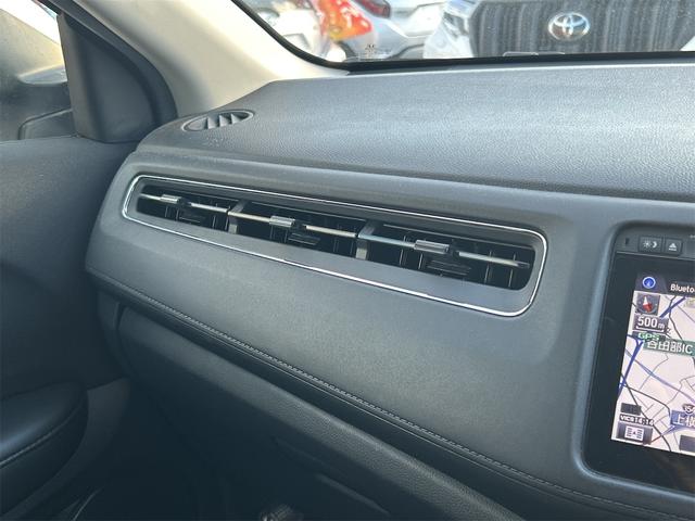 ヴェゼル ハイブリッドＸ　ＥＴＣ　バックカメラ　オートクルーズコントロール　衝突被害軽減システム　ナビ　オートライト　ＬＥＤヘッドランプ　アルミホイール　スマートキー　電動格納ミラー　ＡＴ　盗難防止システム　衝突安全ボディ（40枚目）