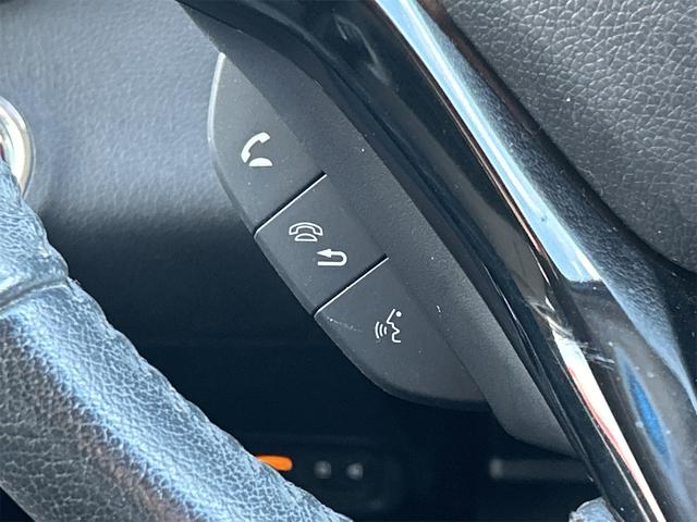 ヴェゼル ハイブリッドＸ　ＥＴＣ　バックカメラ　オートクルーズコントロール　衝突被害軽減システム　ナビ　オートライト　ＬＥＤヘッドランプ　アルミホイール　スマートキー　電動格納ミラー　ＡＴ　盗難防止システム　衝突安全ボディ（42枚目）