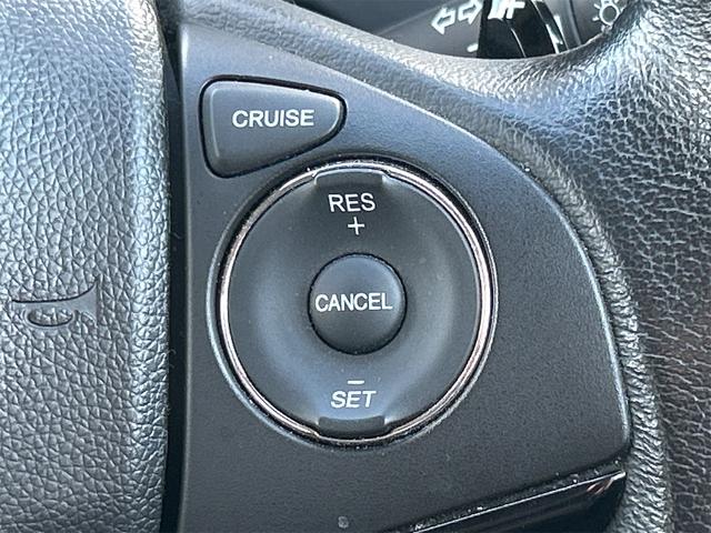 ヴェゼル ハイブリッドＸ　ＥＴＣ　バックカメラ　オートクルーズコントロール　衝突被害軽減システム　ナビ　オートライト　ＬＥＤヘッドランプ　アルミホイール　スマートキー　電動格納ミラー　ＡＴ　盗難防止システム　衝突安全ボディ（44枚目）