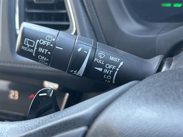 ヴェゼル ハイブリッドＸ　ＥＴＣ　バックカメラ　オートクルーズコントロール　衝突被害軽減システム　ナビ　オートライト　ＬＥＤヘッドランプ　アルミホイール　スマートキー　電動格納ミラー　ＡＴ　盗難防止システム　衝突安全ボディ（46枚目）