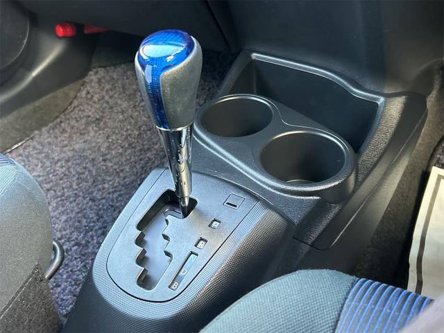 アクア Ｓ　ＥＴＣ　バックカメラ　ＴＶ　クリアランスソナー　オートライト　スマートキー　アイドリングストップ　電動格納ミラー　シートヒーター　ＣＶＴ　衝突安全ボディ　ＡＢＳ　ＥＳＣ　ＣＤ　Ｂｌｕｅｔｏｏｔｈ（8枚目）