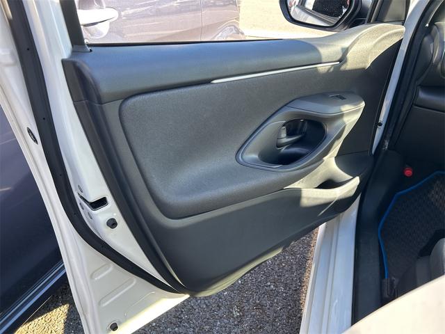 ヤリス ハイブリッドX ドライブレコーダー ETC 全周囲カメラ TV オートクルーズコントロール レーンアシスト 衝突被害軽減システム オートマチックハイビーム オートライト スマートキー(41枚目)