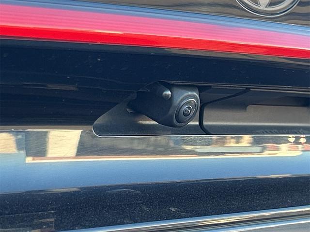 プリウス Ｚ　ドライブレコーダー　ＥＴＣ　クリアランスソナー　レーンアシスト　オートクルーズコントロール　パークアシスト　衝突被害軽減システム　全周囲カメラ　ナビ　ＴＶ　アルミホイール　オートマチックハイビーム（24枚目）