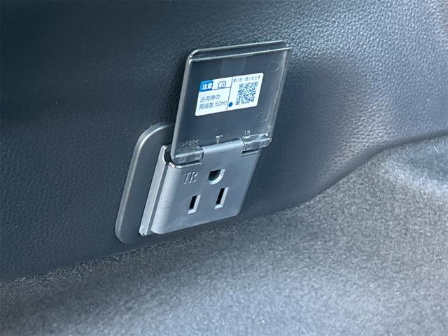 プリウス Ｚ　ドライブレコーダー　ＥＴＣ　クリアランスソナー　レーンアシスト　オートクルーズコントロール　パークアシスト　衝突被害軽減システム　全周囲カメラ　ナビ　ＴＶ　アルミホイール　オートマチックハイビーム（29枚目）