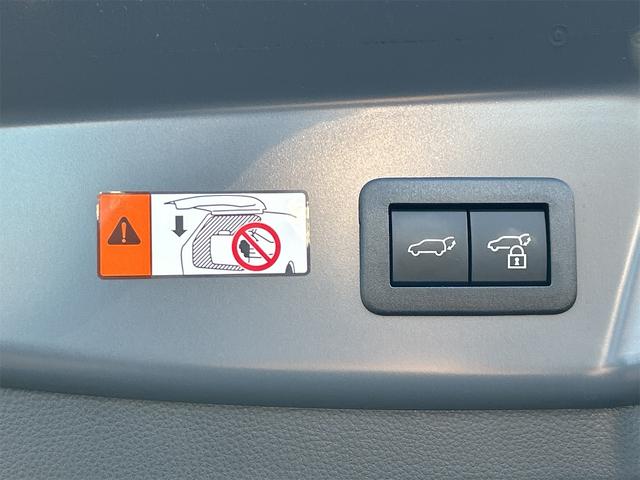 プリウス Ｚ　ドライブレコーダー　ＥＴＣ　クリアランスソナー　レーンアシスト　オートクルーズコントロール　パークアシスト　衝突被害軽減システム　全周囲カメラ　ナビ　ＴＶ　アルミホイール　オートマチックハイビーム（30枚目）