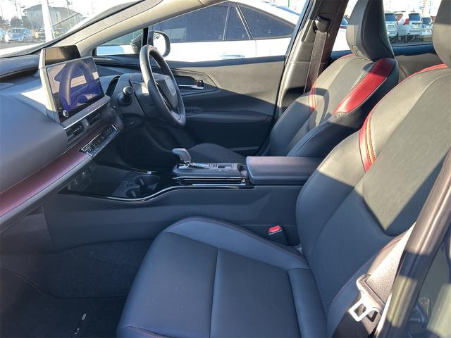 プリウス Ｚ　ドライブレコーダー　ＥＴＣ　クリアランスソナー　レーンアシスト　オートクルーズコントロール　パークアシスト　衝突被害軽減システム　全周囲カメラ　ナビ　ＴＶ　アルミホイール　オートマチックハイビーム（35枚目）