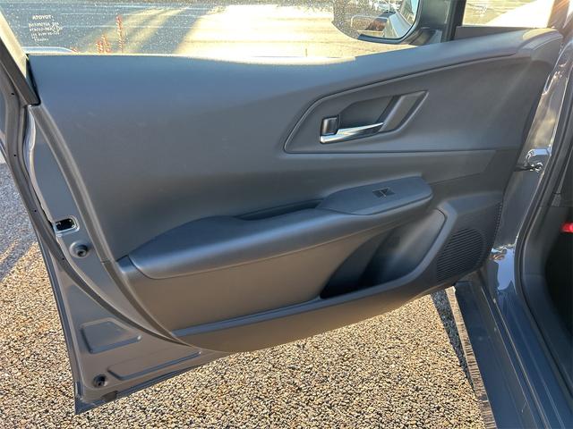 プリウス Ｚ　ドライブレコーダー　ＥＴＣ　クリアランスソナー　レーンアシスト　オートクルーズコントロール　パークアシスト　衝突被害軽減システム　全周囲カメラ　ナビ　ＴＶ　アルミホイール　オートマチックハイビーム（36枚目）