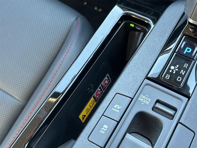 プリウス Ｚ　ドライブレコーダー　ＥＴＣ　クリアランスソナー　レーンアシスト　オートクルーズコントロール　パークアシスト　衝突被害軽減システム　全周囲カメラ　ナビ　ＴＶ　アルミホイール　オートマチックハイビーム（46枚目）