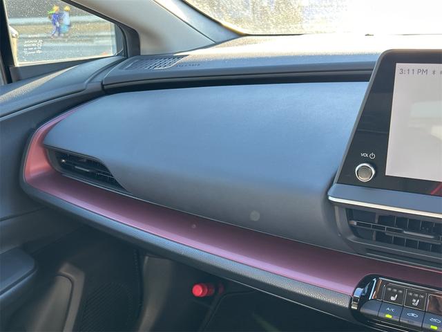 プリウス Ｚ　ドライブレコーダー　ＥＴＣ　クリアランスソナー　レーンアシスト　オートクルーズコントロール　パークアシスト　衝突被害軽減システム　全周囲カメラ　ナビ　ＴＶ　アルミホイール　オートマチックハイビーム（49枚目）