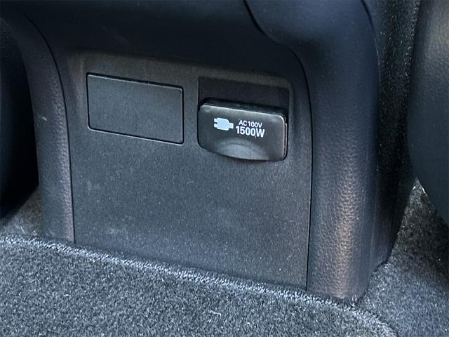 プリウス Ｚ　ドライブレコーダー　ＥＴＣ　クリアランスソナー　レーンアシスト　オートクルーズコントロール　パークアシスト　衝突被害軽減システム　全周囲カメラ　ナビ　ＴＶ　アルミホイール　オートマチックハイビーム（61枚目）