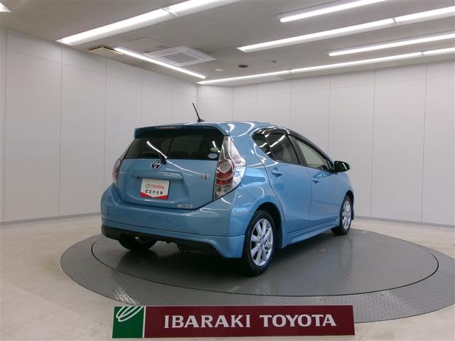 アクア Ｇ　ナビ装備　デュアルエアバック　パワーウィンドウ　ＡＴエアコン　ＡＢＳ　パワーステアリング　アルミ　運転席エアバッグ　メモリーナビゲーション（3枚目）