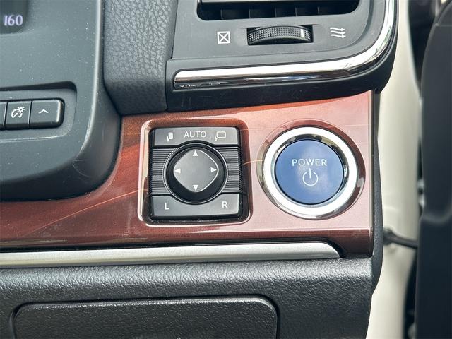 クラウンハイブリッド ロイヤルサルーン　ＥＴＣ　オートクルーズコントロール　バックカメラ　ナビ　ＴＶ　アルミホイール　オートライト　ＨＩＤ　ＣＶＴ　シートヒーター　スマートキー　アイドリングストップ　電動格納ミラー　盗難防止システム（9枚目）