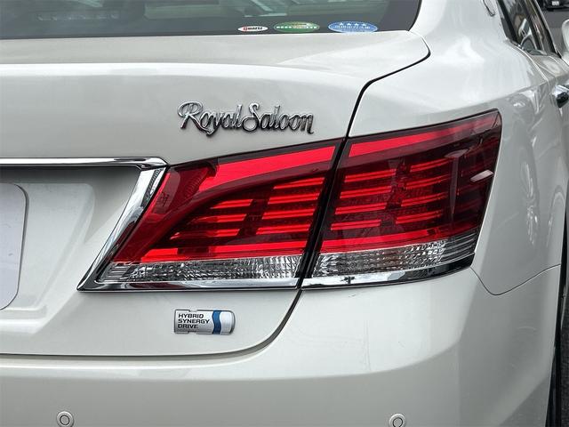 クラウンハイブリッド ロイヤルサルーン　ＥＴＣ　オートクルーズコントロール　バックカメラ　ナビ　ＴＶ　アルミホイール　オートライト　ＨＩＤ　ＣＶＴ　シートヒーター　スマートキー　アイドリングストップ　電動格納ミラー　盗難防止システム（25枚目）