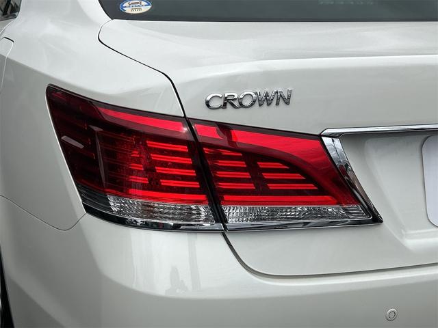クラウンハイブリッド ロイヤルサルーン　ＥＴＣ　オートクルーズコントロール　バックカメラ　ナビ　ＴＶ　アルミホイール　オートライト　ＨＩＤ　ＣＶＴ　シートヒーター　スマートキー　アイドリングストップ　電動格納ミラー　盗難防止システム（26枚目）