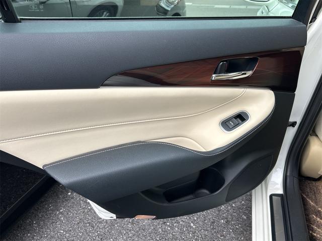 クラウンハイブリッド ロイヤルサルーン　ＥＴＣ　オートクルーズコントロール　バックカメラ　ナビ　ＴＶ　アルミホイール　オートライト　ＨＩＤ　ＣＶＴ　シートヒーター　スマートキー　アイドリングストップ　電動格納ミラー　盗難防止システム（29枚目）